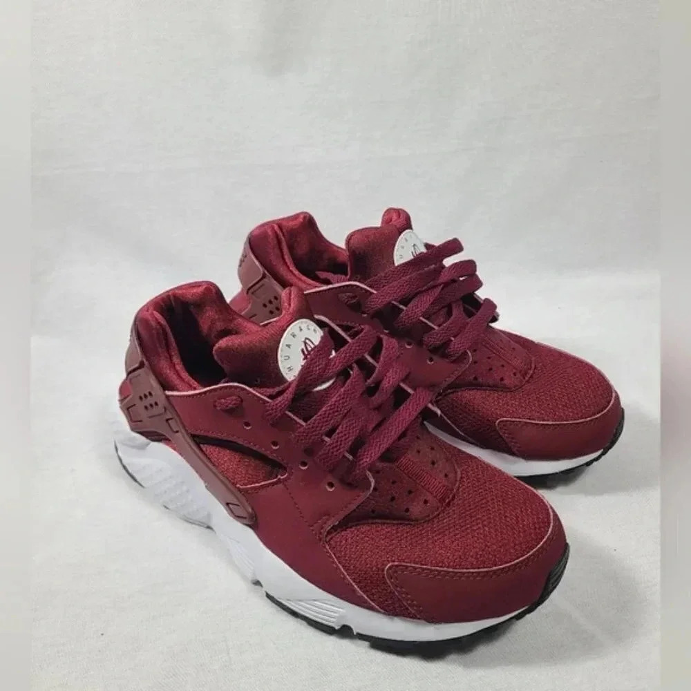Nike air huarache shoes- Youth Size 5.5/ Womens Size 7